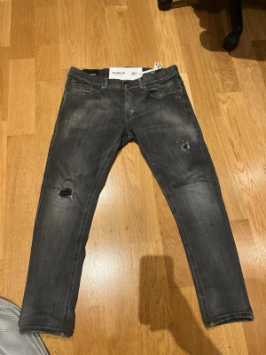 Dondup jeans  - Super goa Dondup jeans nu till hösten. Skick 8,5/10 köpta på united fashion i Göteborg för 3000kr