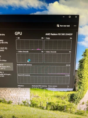 En stationär dator som jag vill sälja eller byta ut den för en Xbox series s/x  - Säljer ett paket med AMD Radeon RX 580 grafikkort med 8 GB dedikerat minne och Samsung SSD 860 EVO på 500GB. Perfekt för gaming eller snabbare datorupplevelse. Båda komponenterna är kända för bra prestanda och pålitlighet.