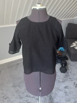 Super söt svart blus - Den här xs - xxs 
