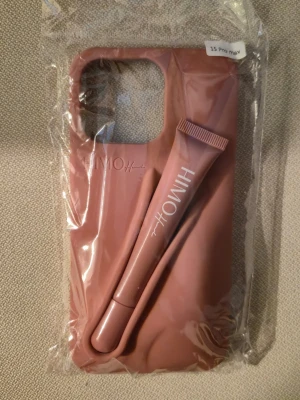 Rosa mobilskal till iPhone 15 Pro Max från Himo - Snyggt rosa mobilskal till iPhone 15 Pro Max med en fin gloss till från HIMO
