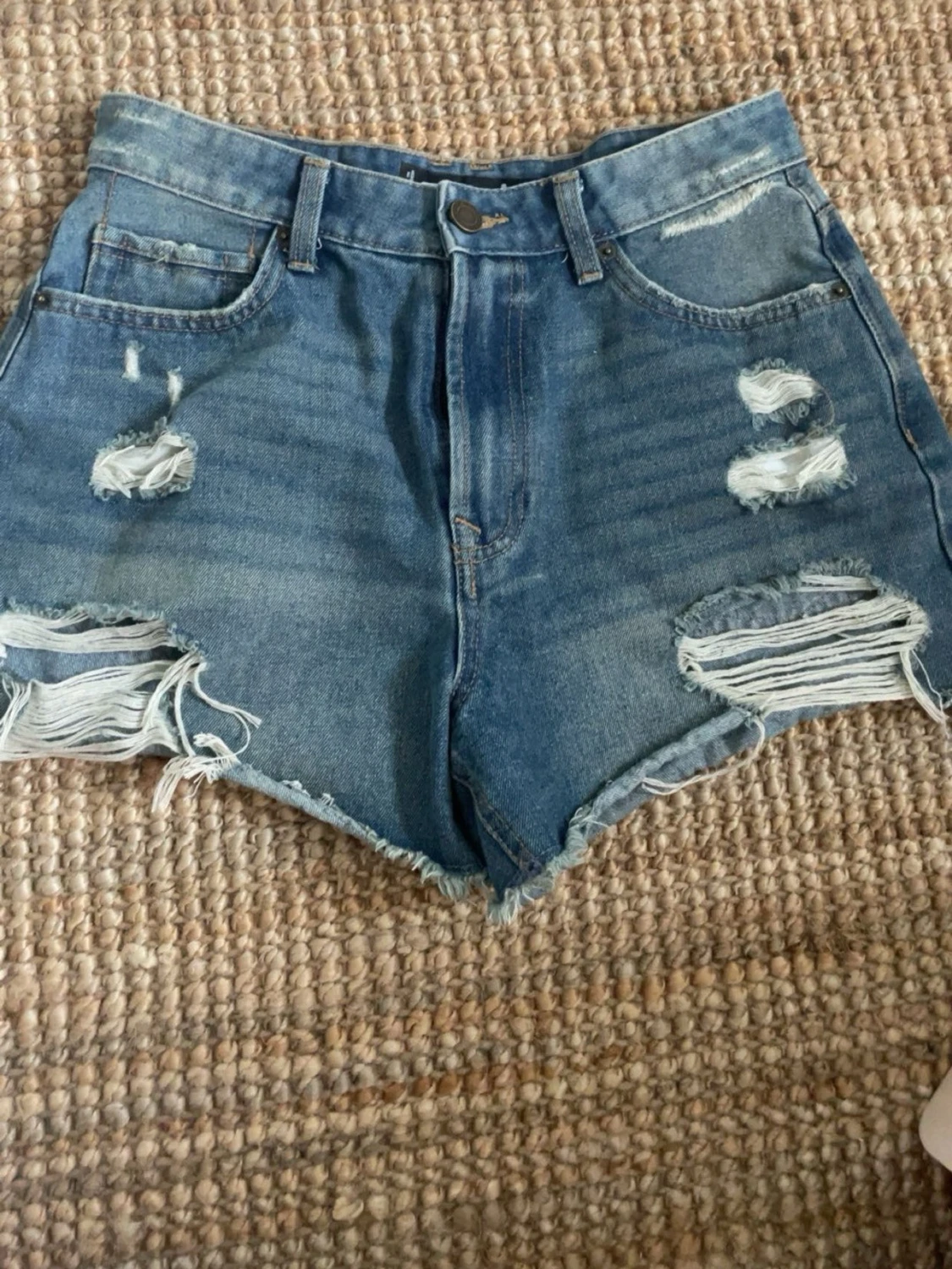 Högmidjade blå jeansshorts