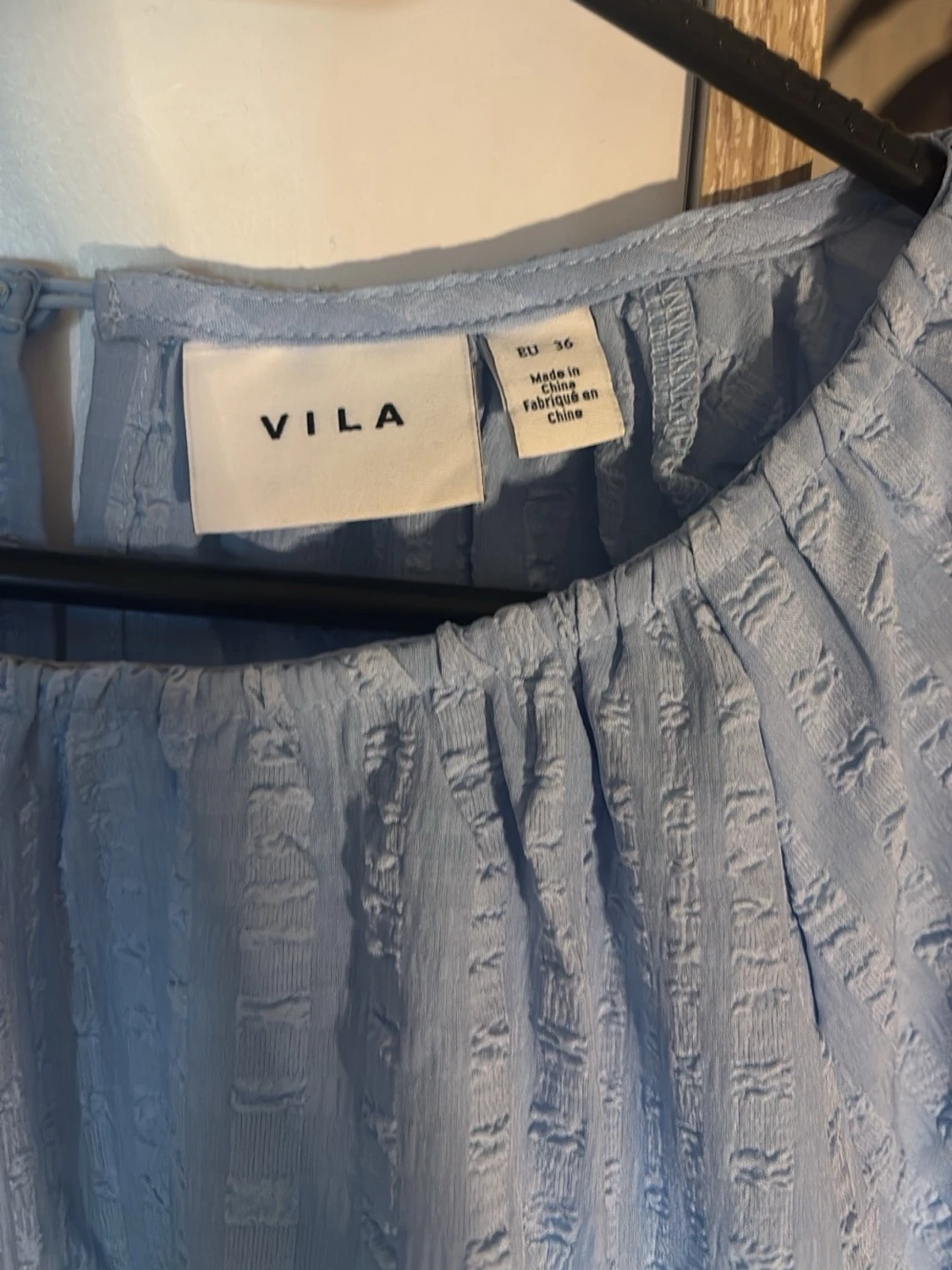 Ljusblå blus från VILA - 1