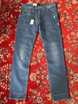 Limited edition, buda! - Säljer nu dessa feta tiger Sweden jeans i limmet edition dessa Är limiterade Finns endast 100 par jeans i detta exemplaret och detta är andra paret alltså 2/100 Helt nya oanvända måtten syns på bilderna. Skriv om du är intresserad eller undrar över något. Vet ej vad jag ska värdera dem till så skicka bud 