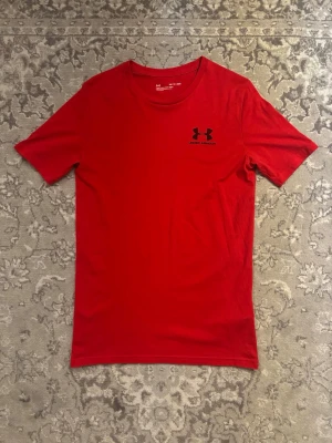 Under Armour Tshirt - Mängdrabatt finns! Ju fler plagg du köper, desto bättre pris kan jag ge!