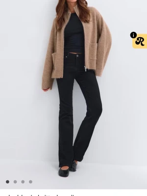 Zip cardigan Gina tricot - Helt ny, säljes då den aldrig kommer till användning❤️