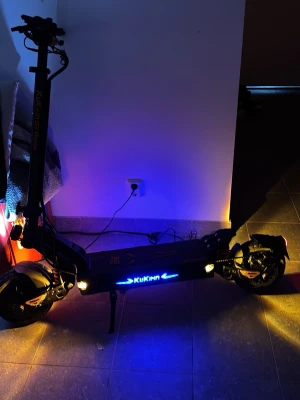 Svart elscooter KuKirin G2 Max - Säljer en svart elscooter KuKirin G2 master, gått 245 km, använd i ca 2-3 månader, har nyckeln så fen är extra säker för stölder. 6500 du hämtar den 8-9 september annars 7000. Ny pris 9100 så man får mycket för pengarna 