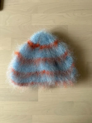 mohairbeanie - gjord av mig:)