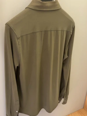 Casual Skjorta - Causal skjorta i bomull från Maglia Studio, tillverkad i Italien 🇮🇹 100% bomull med grym stretch! Strl S och nypris på denna är 1299kr, har frf tags kvar! Passar mig som är 170cm och väger 60kg