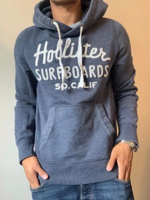Vintage Hollister Hoodie - Sjukt snygg Hollister Hoodie | Storlek M | Mycket bra skick | Modellen är 175cm, 70kg