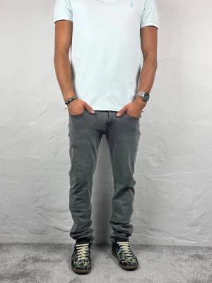 Replay jeans  - Ett par riktigt snygga jeans från Replay i storlek W29 L30 i modellen anbbas Hyperflex 