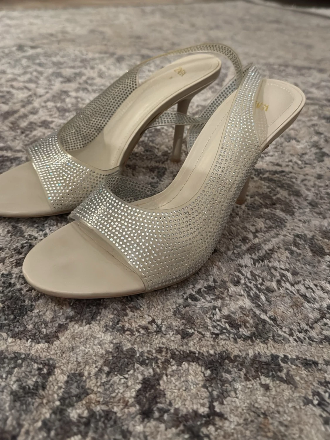 Glittriga slingback-pumps från ZARA