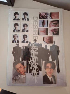 Desire Unleashed K-pop fotobok & kort - Säljer en K-pop fotobok med temat 'Desire Unleashed'. Innehåller flera fotokort och bilder på medlemmar i kostym, samt collage med närbilder och text. Boken har ett modernt och stilrent omslag i vitt och svart, och medföljer exklusiva samlarkort i färg.