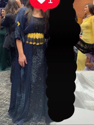 Kurdisk klänning - Ej bälte - Använd bara vid ett tillfälle där på bilden!  