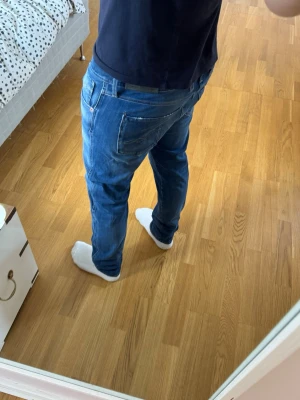 Replay anbass jeans  - Replay Jeans | Bra skick | Storlek 34/32 | Pris - 499kr | Modellen är ca 180cm lång | Hör av dig vid minsta fråga eller fundering!!