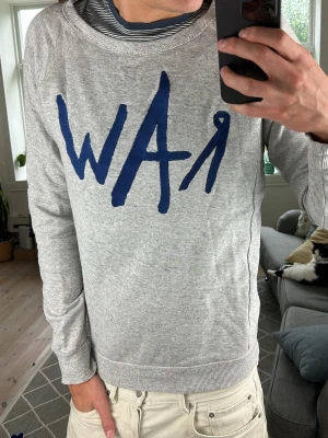 G-Star Raw Tröja Grå - Unik och snygg! Mått: A:54 B:47 D:45 D:65 (Cm) Skriv vid fundering! 😇🙌