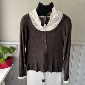 Burberry London Tröja (S-M)  - Gott begagnat skick! Nypris: ca 18 000 kr.  94% viskos, 6% elastomer!    0660