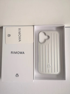 Rimowa mobilskal phone case iphone 16 - allt på bilderna ingår. helt nytt passar iphone 16