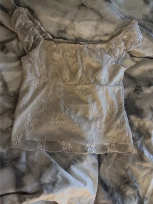 Spets blus 🤍 - Storlek L, skulle säga xs-m  