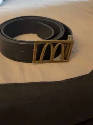 McDonald’s kläder  - Donken bälte, skjorta, byxor👊🏻👊🏻👊🏻 går o köpa enstaka också