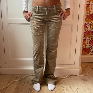 Så snygga Manchester byxor☺️ - Modell 169, jättefint skick!!! Lågmidjade byxor😇