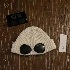 Cp company mössa - Säljer denna sjukt snygga mössan helt ny, skriv för intresse