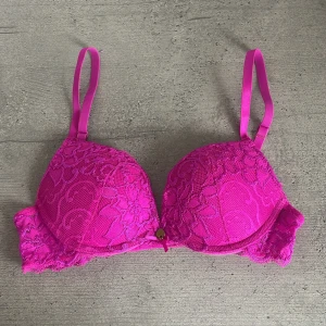 Bh - Aldrig använd, bara provad. Säljer eftersom att den inte var rätt storlek för mig. 