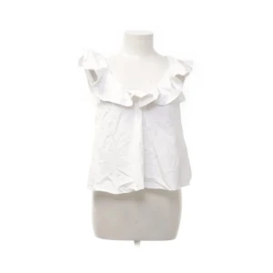 SUPERFIN TOPP - SUPERFIN topp med volang från Zara, köpt på sellpy sedan aldrig använd, skriv vid intresse!!