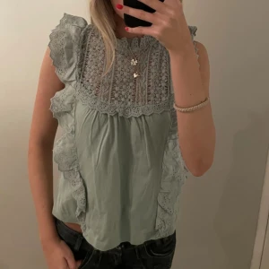 Mango topp  - Perfekt till sommarn, super fin och knappt använd🩷  Sälja för att rensa plats i garderoben 🥰