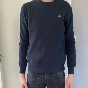 Morris tröja  - Säljer min min Morris tröja då den är för liten och och passar inte mig längre. Den är knappt använd endast tvättad fåtal gånger, så den är i ett bra skick. Ny pris 1300 mitt pris 649.  Skicka till mig om du har fler frågor.