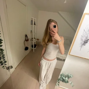 Linne byxor  - Super fina linne byxor från Gina tricot som använts ca 3 gg lite korta på mig som ör 168cm🩷priset går att diskutera🩷