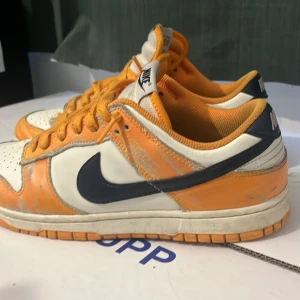 Fortfarade ny - Stölek 42. Skick 8/10 det är okej