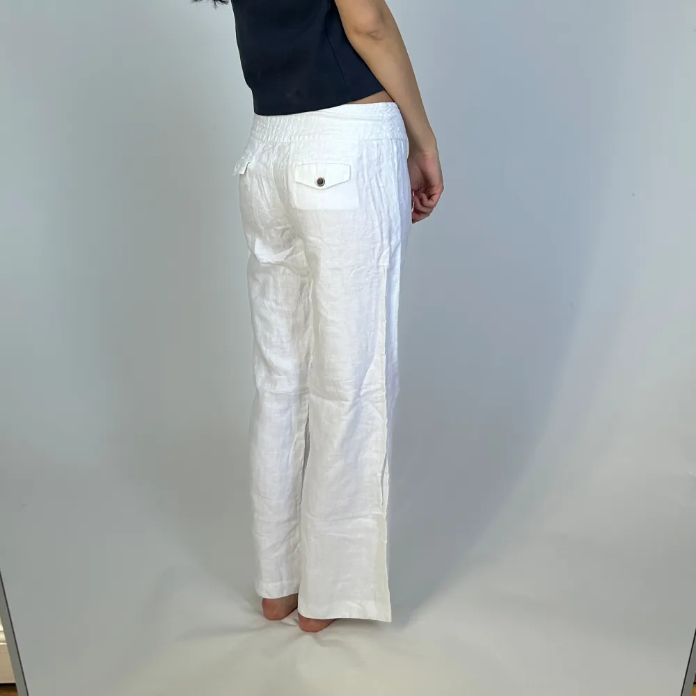 Byxor i 100% linne från Esprit. 35 cm tvärs över midjan och 80 cm innerben.. Jeans & Byxor.