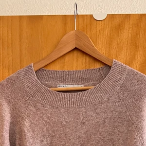 Tunn stickad tröja - Tunn stickad tröja i stl M 