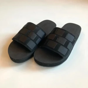 Selected Homme Tofflor - Svarta Tofflor från Selected Homme, i storlek 42. Köparen står för frakten🥰❤️