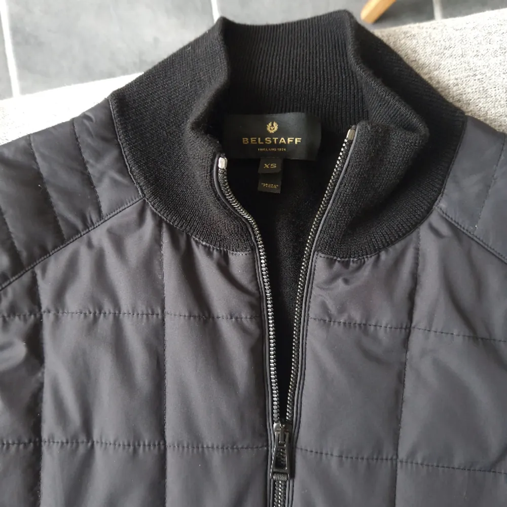 Cardigan från Belstaff i merionoull. Mycket bra skick, 9/10!  Nypris 3300 kr.. Tröjor & Koftor.