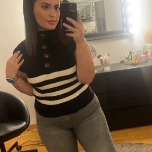 Stickat linne  - Gott skick. Använt fåtal gånger. 