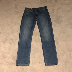 Aldrig använt 10/10 skick snygga Levis jeans kan diskutera pris