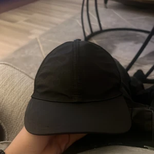 Gucci keps  - Gucci keps nylon, storlek L men passar som M 