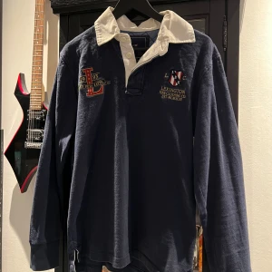 Lexington piké  - Soft Lexington pike (långärmad) Size Small Bin: 299kr Köparen står för eventuell frakt. /KB