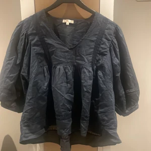 Blus - Fin blus i storlek m passar även s💙 