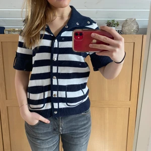 Stickad kofta - Superfin stickad kofta med krage!!