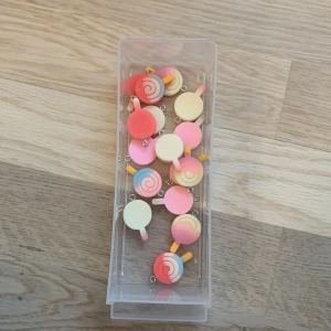 Klubb berlocker - Super fina! 3kr styck.