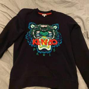 Säljer min kenzo tröja då jag inte har någon användning för den längre  Inga hål elr synliga defekter Storlek xs Priset kan diskuteras 