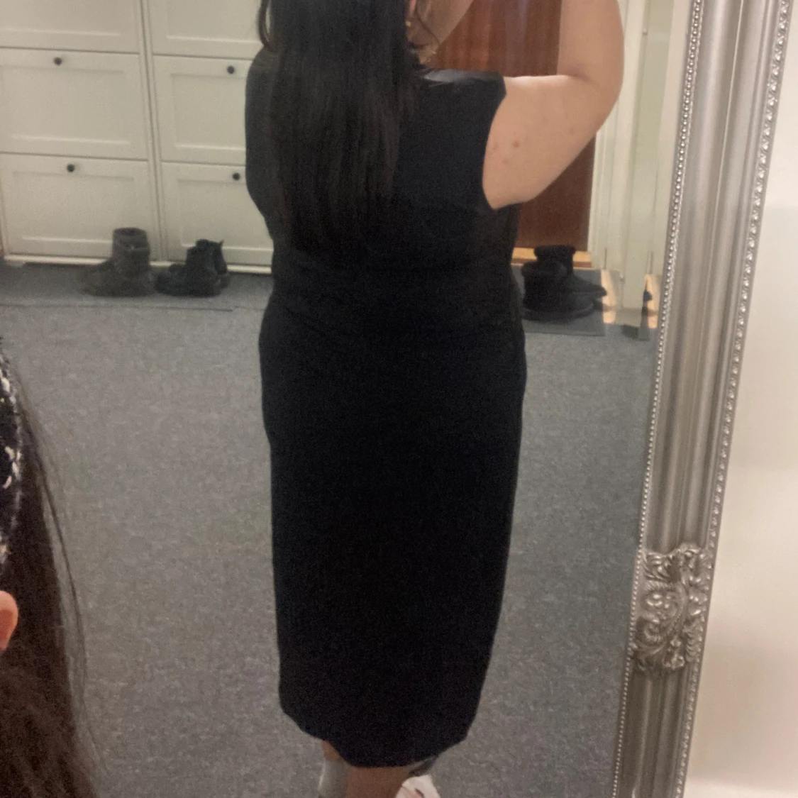Klassisk svart klänning  - 91