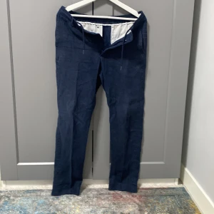 Ett par linnebyxor till salu - Jättesköna linnebyxor perfekt inför sommaren, har sjukt bra anpassning till kroppen men tyvärr har jag växt ur dem. 