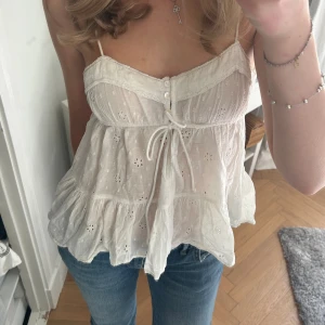 Vit sommartopp, S - Supersöt sommartopp från zara i storlek S!💕