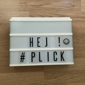 Ljusbox - Säljer denna ljusbox, man får inte med batterier💞Kan hänga upp eller stå upp, får med allt som är på bilderna💞