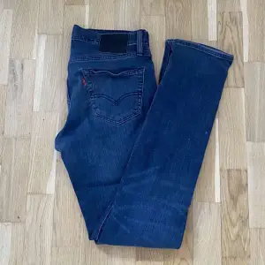 Tjenare! Jag säljer ett par Levis jeans i storlek 30W 32L dem är i väldigt bra skick skulle säga 9/10 tveka inte på att höra av dig om du undrar något! 😃👌😍
