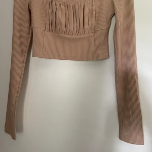 Mörkbeige tröja - Mörkbeige långärmad tight tröja i storlek XS från shein