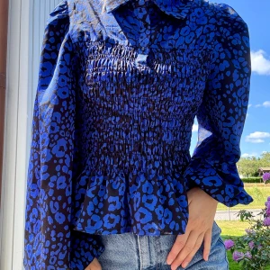 Blå svart blus - Snygg märkes blus!